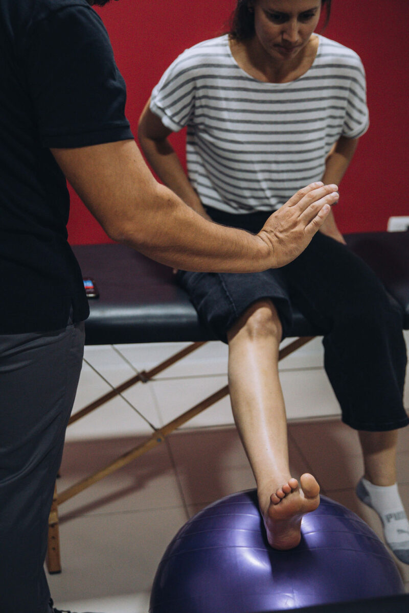 Paciente en Terapia con electrodos